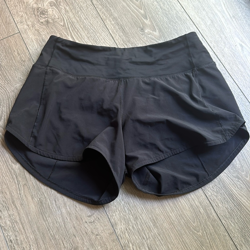 Lululemon running short black 6 tall